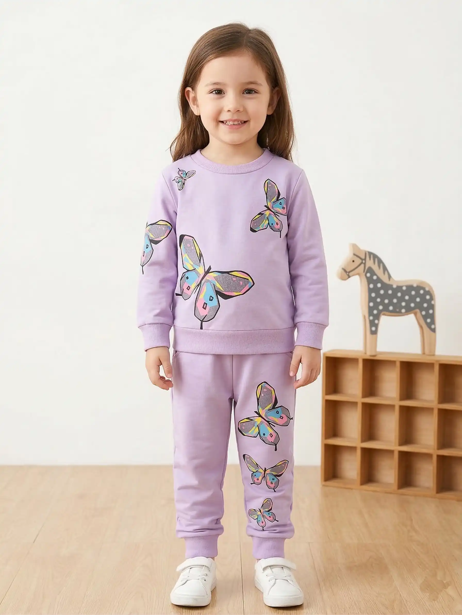 Conjunto "Vibrant Butterflies" (Buzo + Jogger) vista 2