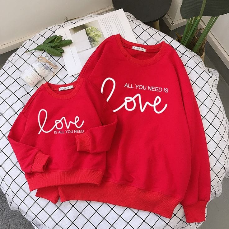 Buzo "Love Is All" vista 2